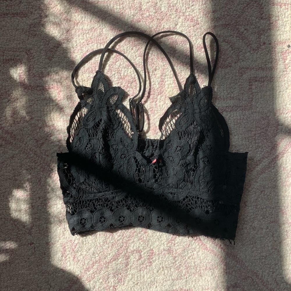 Trendy black bralette